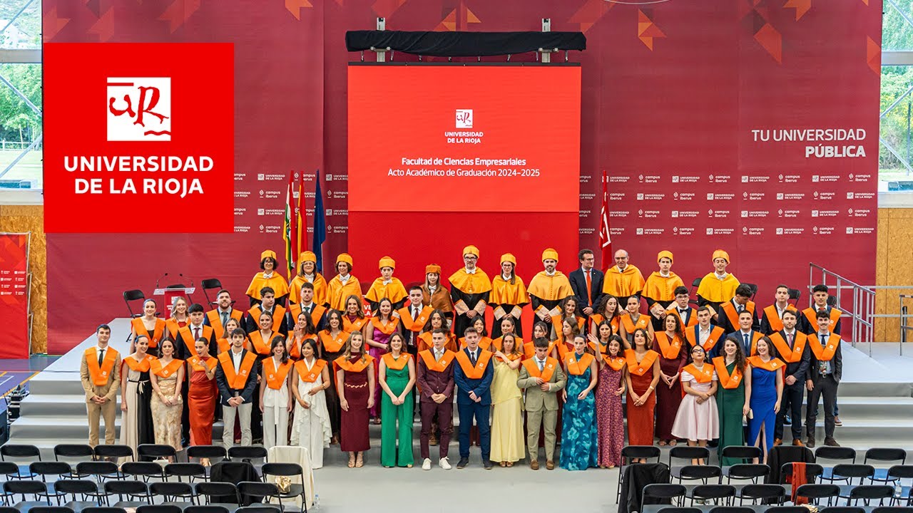Acto Académico de Graduación 2024-2025 de la Facultad de Ciencias Empresariales