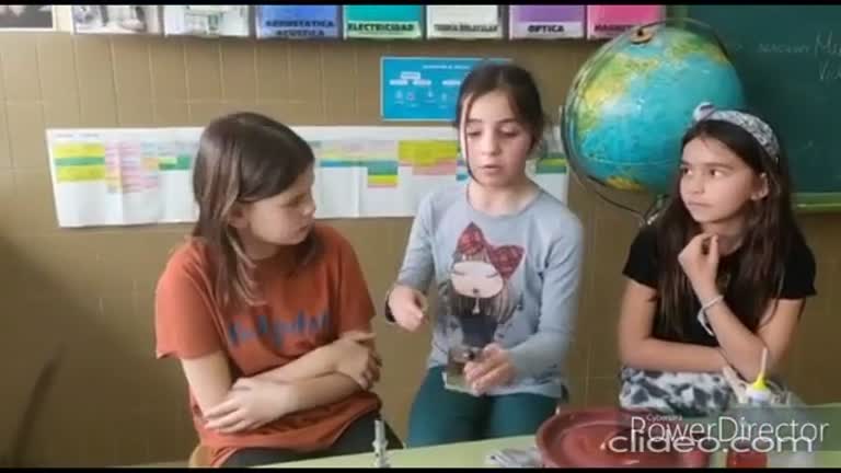La energía de las moléculas y el volumen de la materia aumenta al calentarse